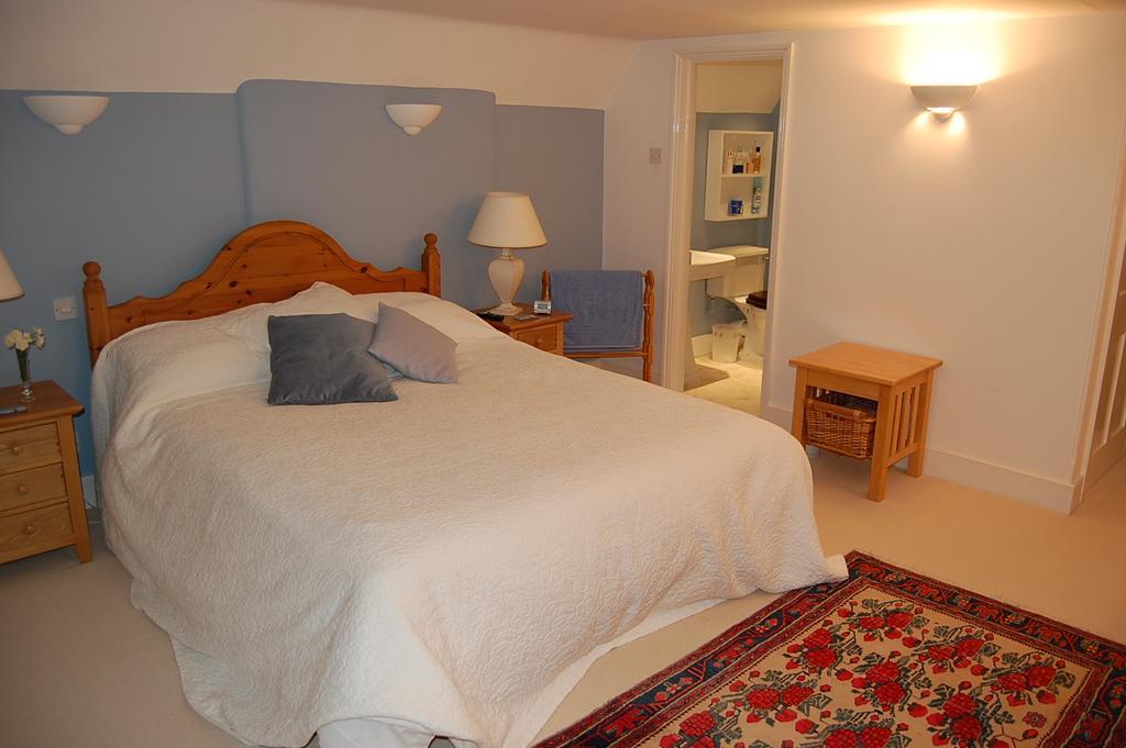 Bed and Breakfast Pickwick House Stoke by Clare Zimmer foto