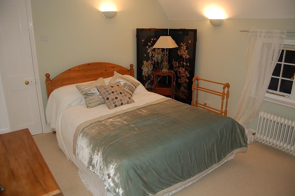 Bed and Breakfast Pickwick House Stoke by Clare Zimmer foto