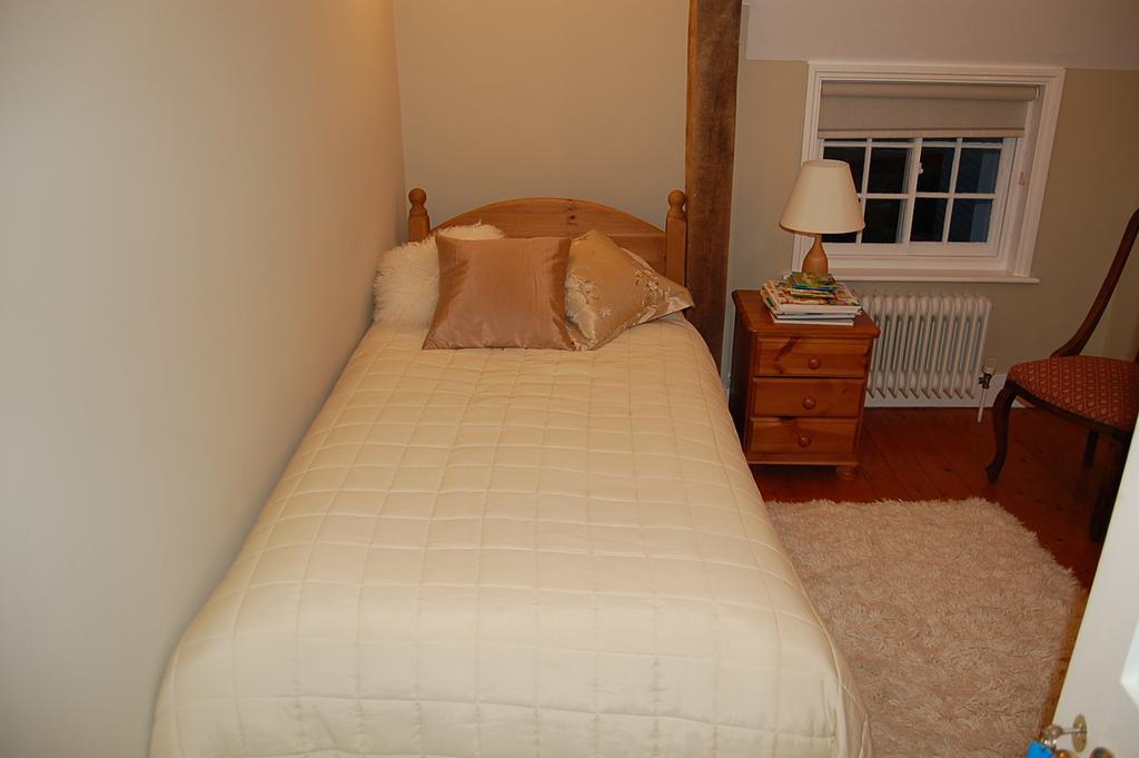 Bed and Breakfast Pickwick House Stoke by Clare Zimmer foto